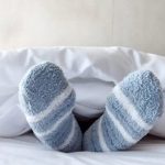 با جوراب بخوابیم یا نه؟